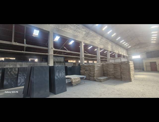 1,500M² WAREHOUSE FOR SALE IN NEW CENTRE